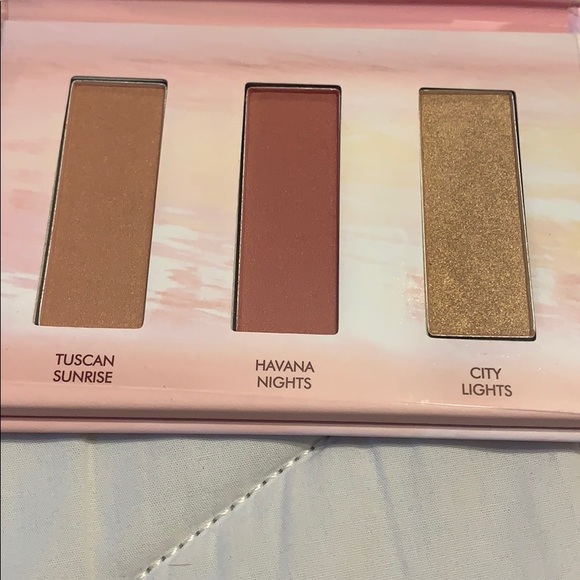 Makeup - Picture 2 of 2